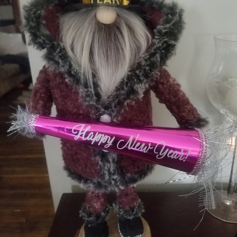 Super cute New Year's Day gnome